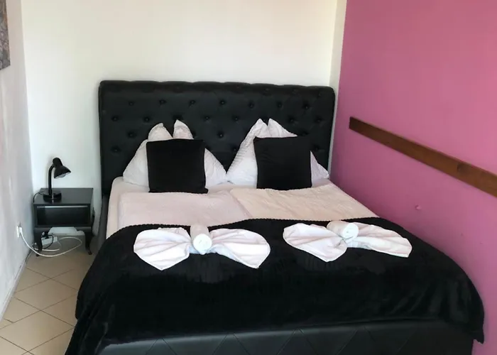 Domino *